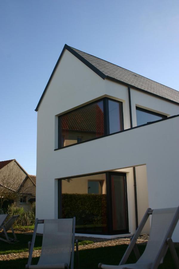 Gites Arromanches: Beachfront Retreat near Bayeux Asnelles Exterior photo