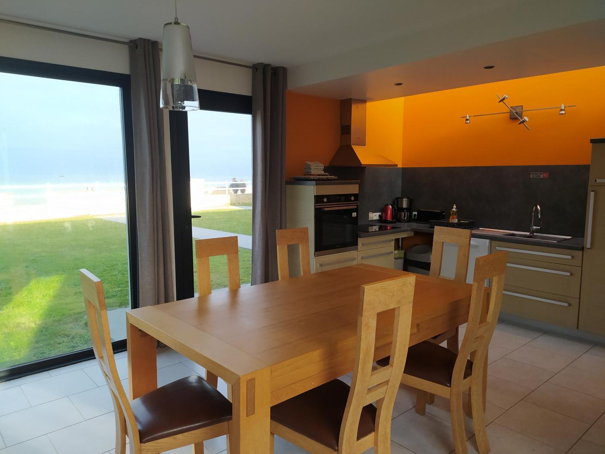 Gites Arromanches: Beachfront Retreat near Bayeux Asnelles Exterior photo