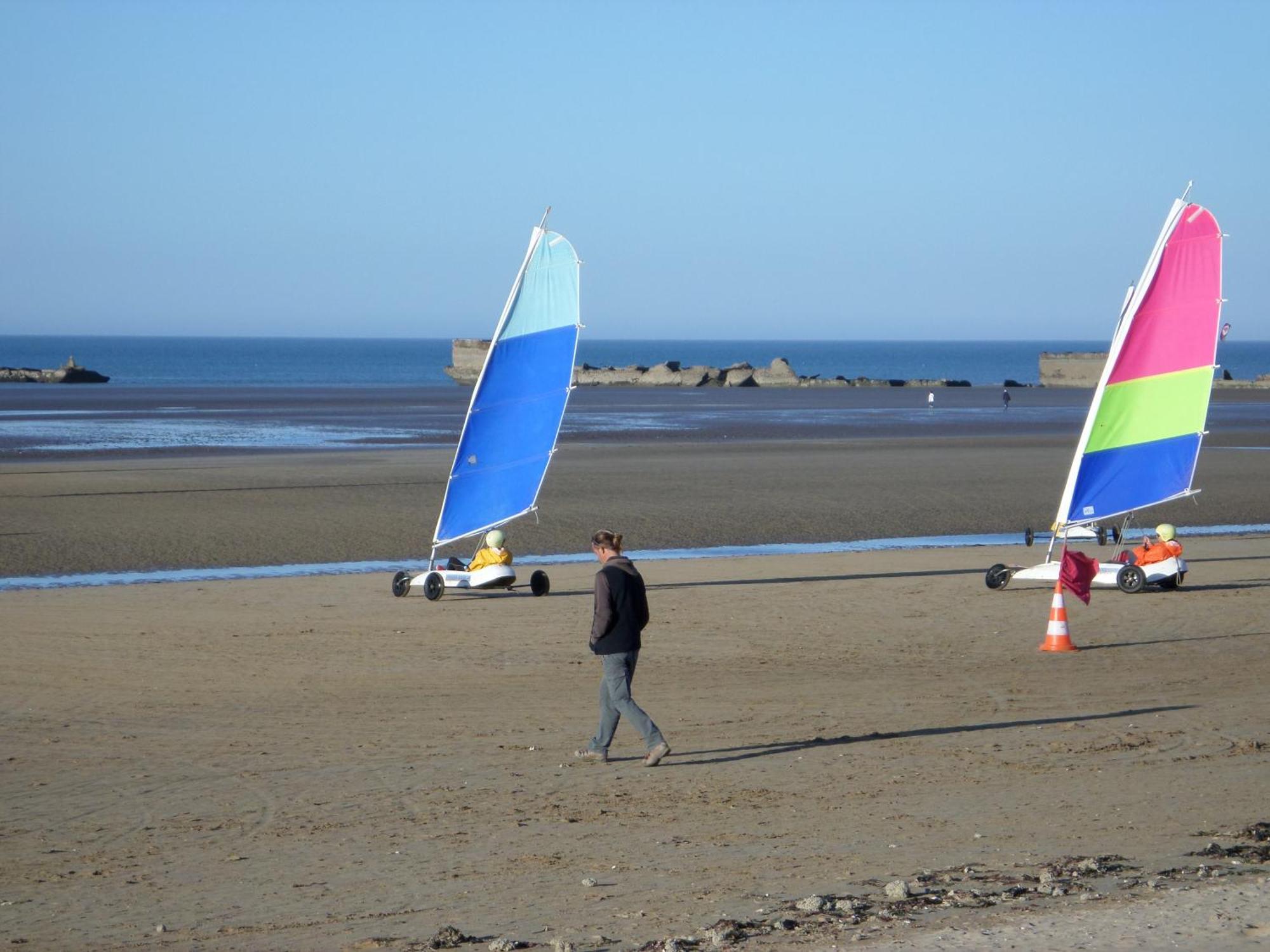 Gites Arromanches: Beachfront Retreat near Bayeux Asnelles Exterior photo